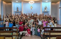 NOITE CARISMÁTICA DE LOUVOR REÚNE COMUNIDADE EM BARRA DO OURO E FORTALECE MISSÃO DA RCC